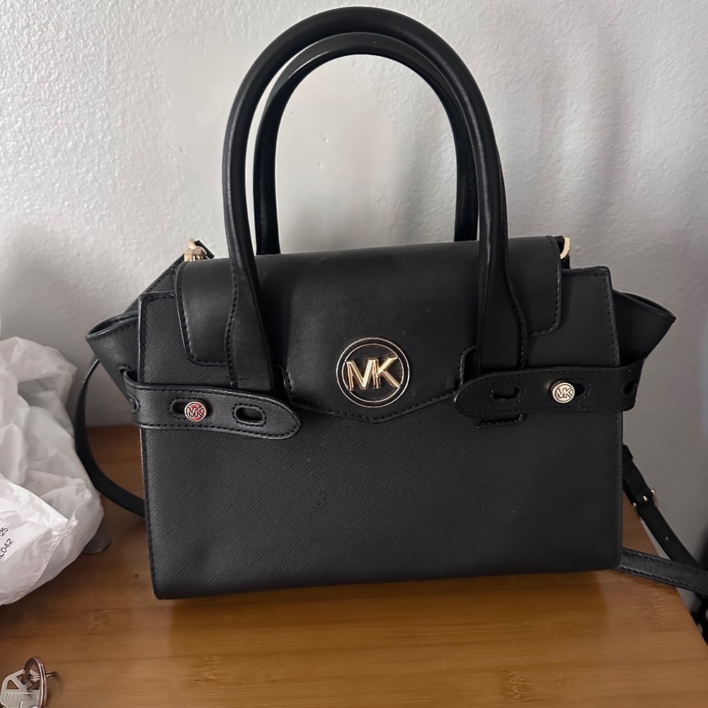 Michael kors handbag with shoulder strap